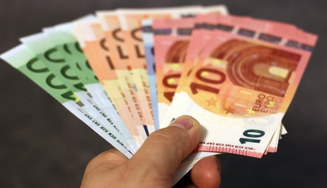 is it cheaper to exchange currency abroad